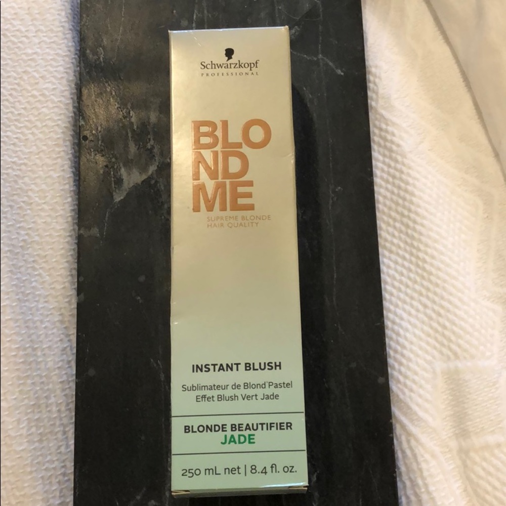 Spray in, instant temporary hair color